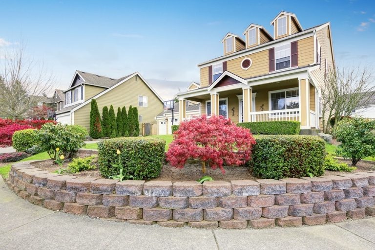 7 Quick Fixes to Instantly Boost Your Driveway’s Curb Appeal
