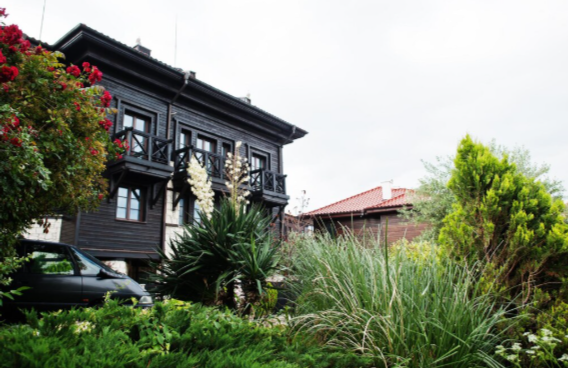 4 Essential Tips to Improve Your Home’s Curb Appeal